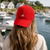 gorra adidas con modelo fem (1)