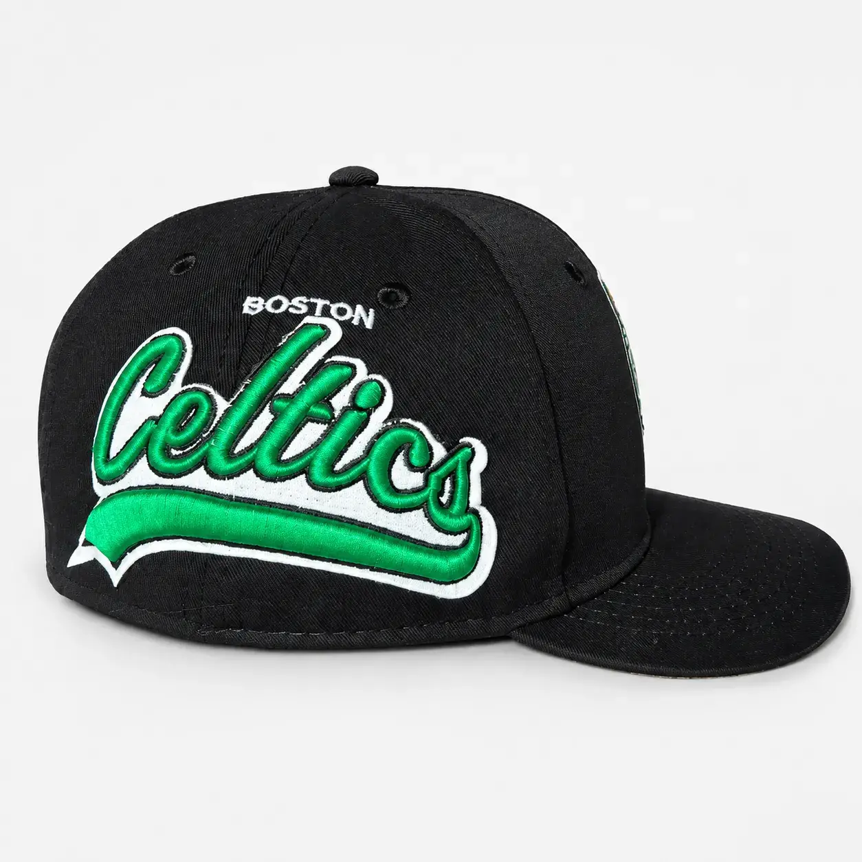 gorra negra celtics, logo celtics al lado (1)