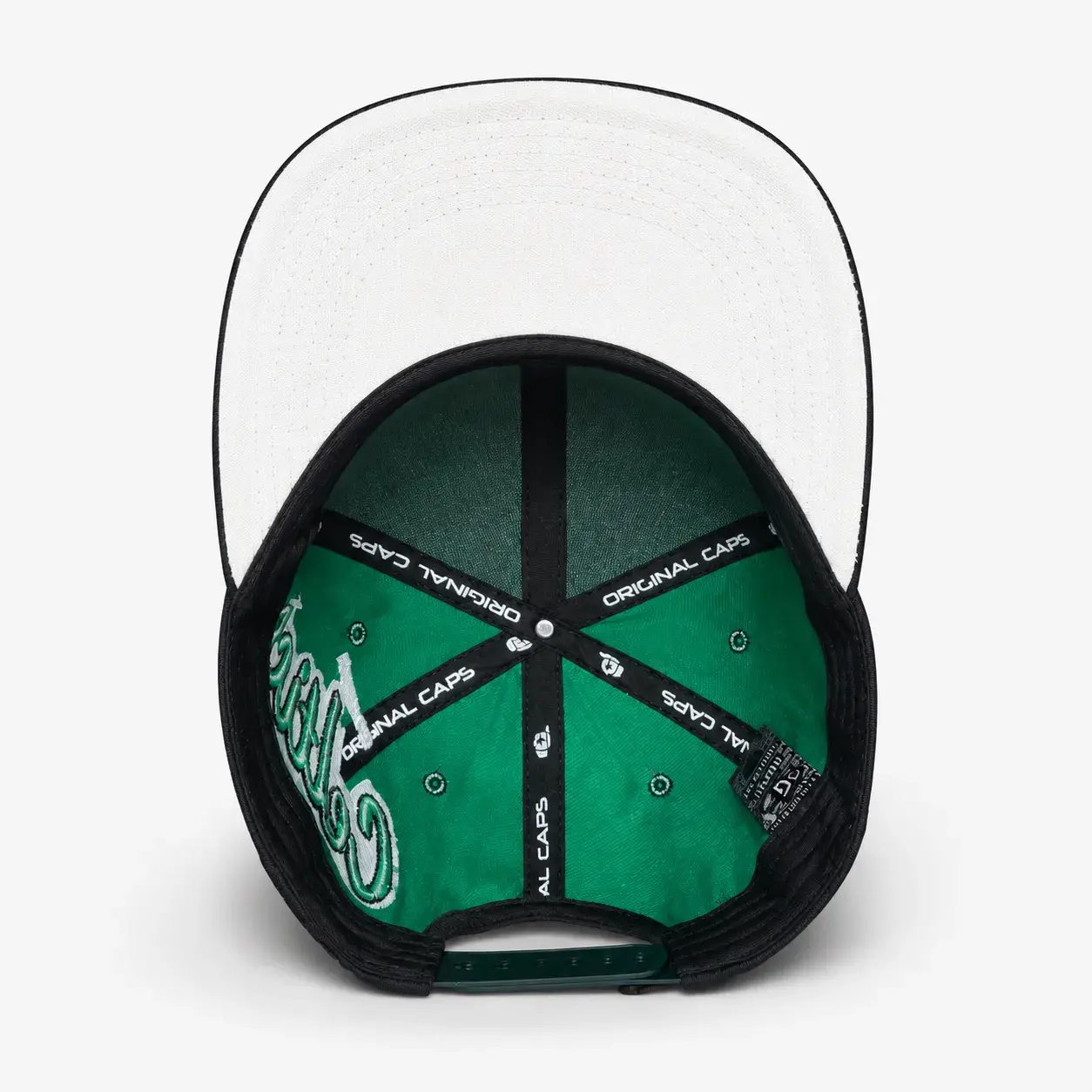 gorra negra celtics, logo celtics al lado (10)