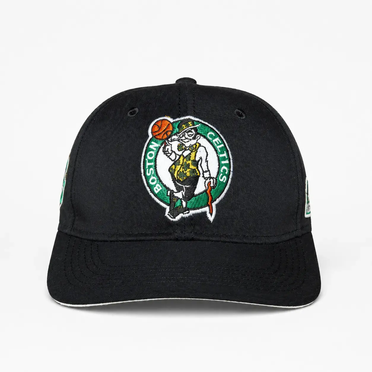 gorra negra celtics, logo celtics al lado (13)