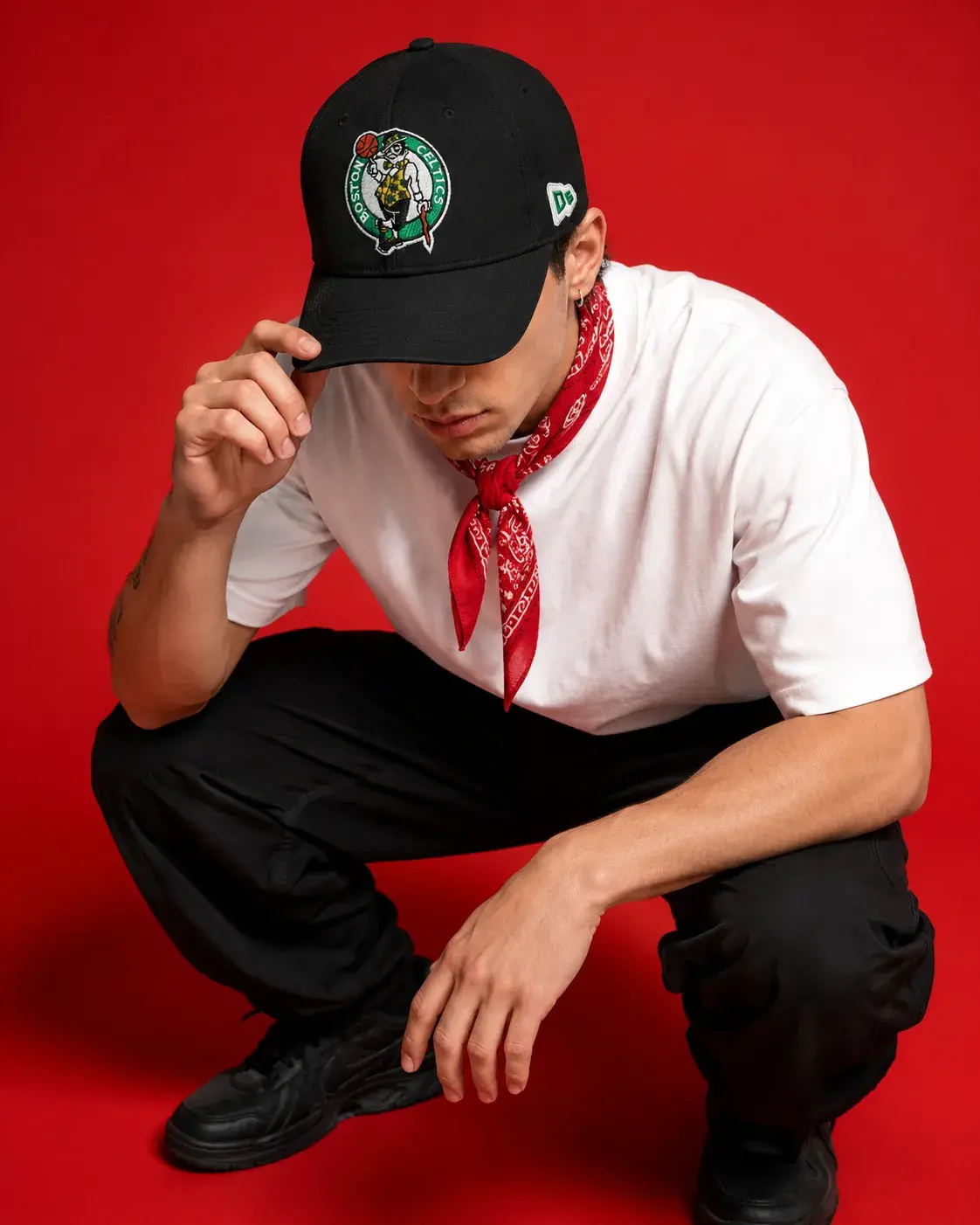 gorra negra celtics, logo celtics al lado (3)