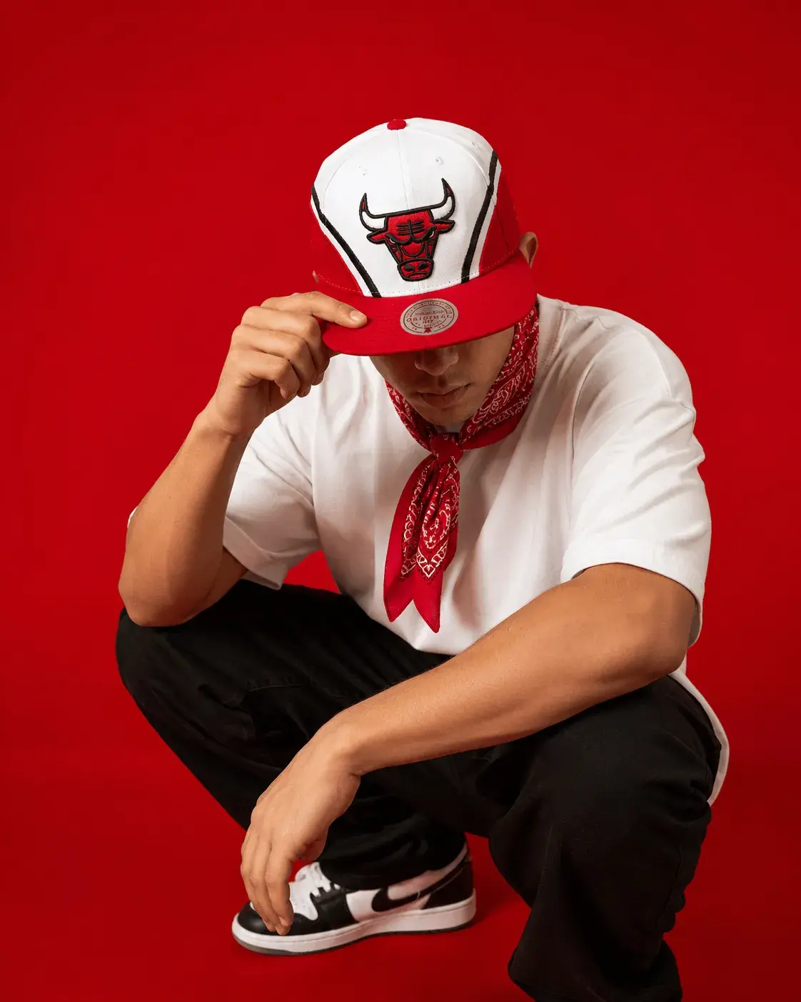 gorra plana chicago bulls roja, blanca, linea negra (9)